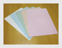 様々な色の紙